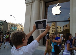 Магазин Apple в Барселоне